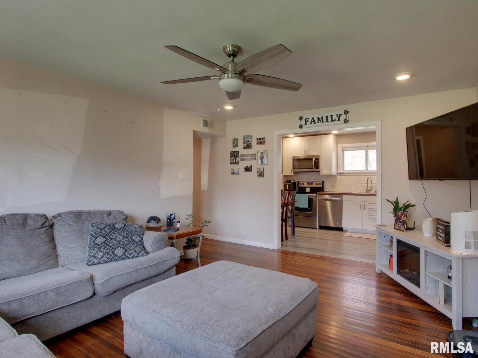 1301 Cherry Lane Quincy, IL 62301 - Photo 10 of 24