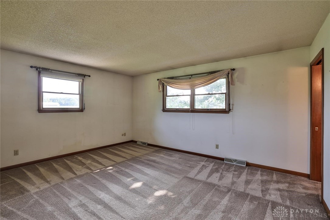 6382 Hursh Road Middletown, OH 45042 - Photo 13 of 32 Gallery Image 13