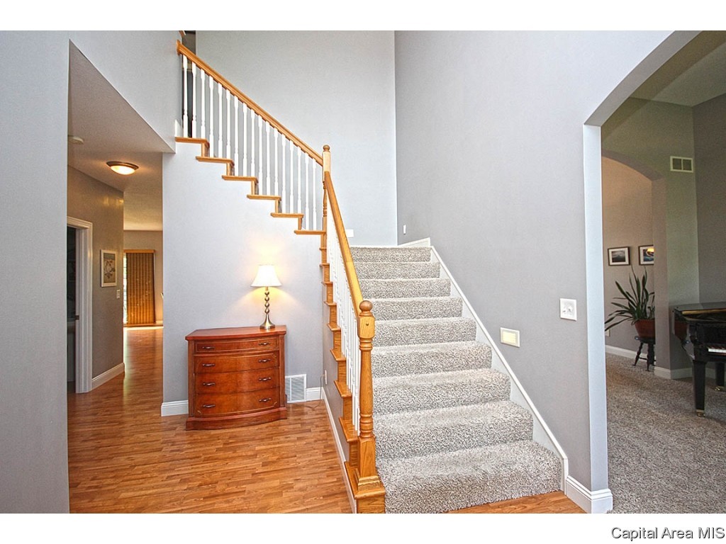 2212 Harbor Landing Springfield, IL 62712 - Photo 3 of 35