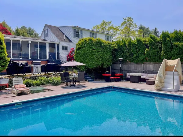 $575,000 | 2897 Highway 2, Hermon, ME 04401