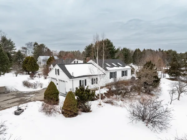$575,000 | 2897 Highway 2, Hermon, ME 04401