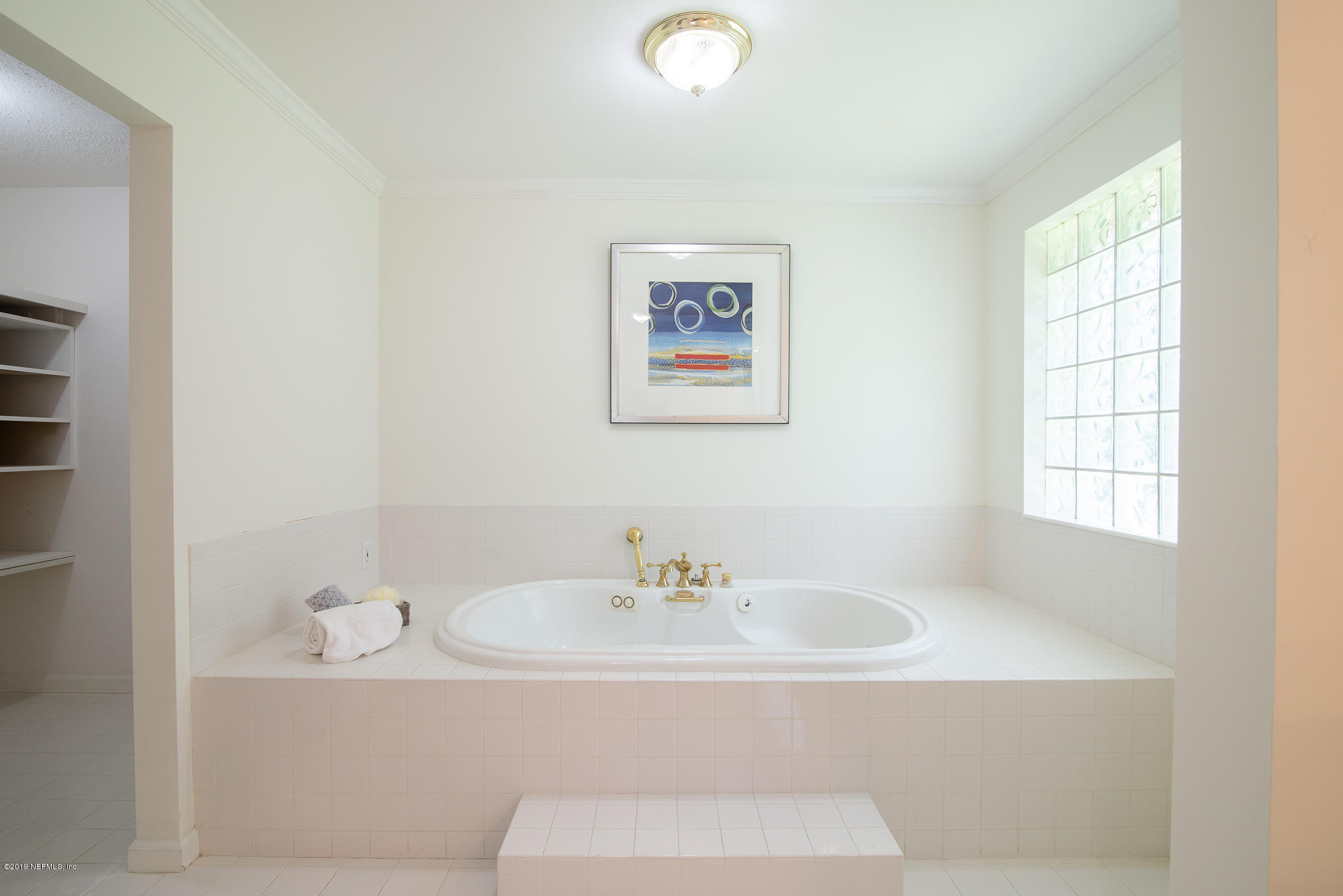 8166 Hollyridge Road Jacksonville, FL 32256 - Photo 26 of 49 Master Tub