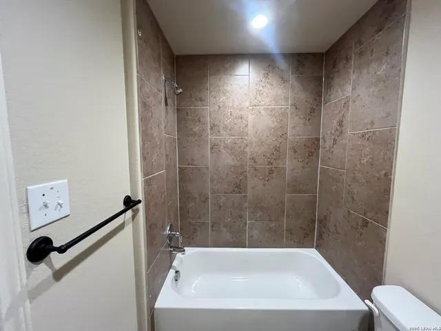 $1,350 | 6414 Luglio Lane, Unit 103, San Antonio, TX 78233