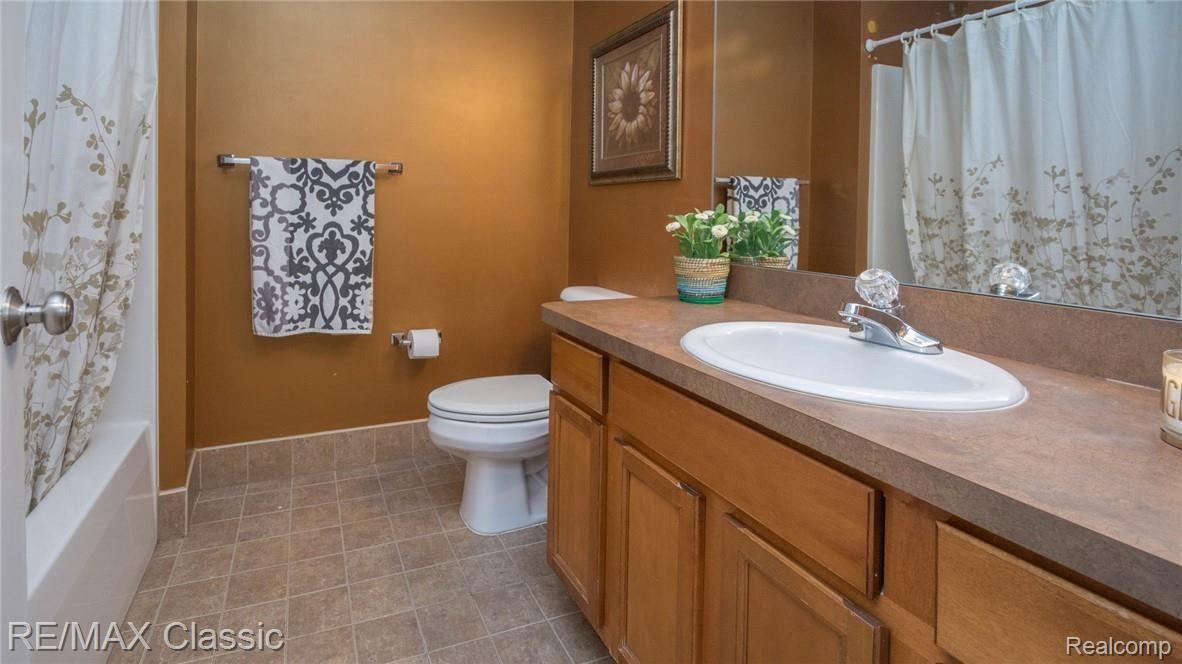 41460 Glade Road Canton, MI 48187 - Photo 21 of 37 028_34.jpg