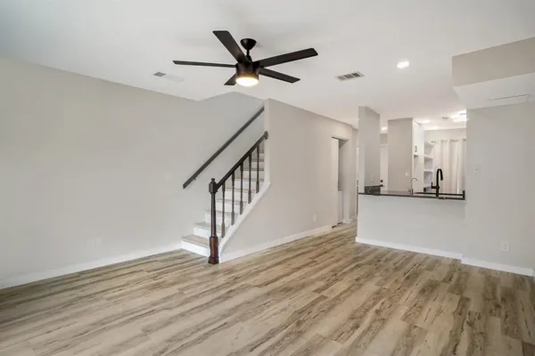 $1,500 | 618 West Collins Street, Denton, TX 76201