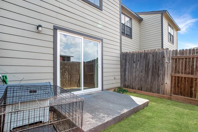 $1,500 | 618 West Collins Street, Denton, TX 76201