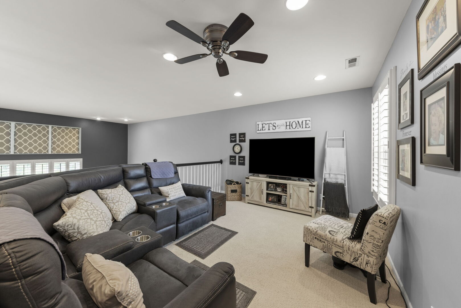 2406 Georgetown Circle Aurora, IL 60503 - Photo 16 of 28 a living room with furniture and a flat screen tv