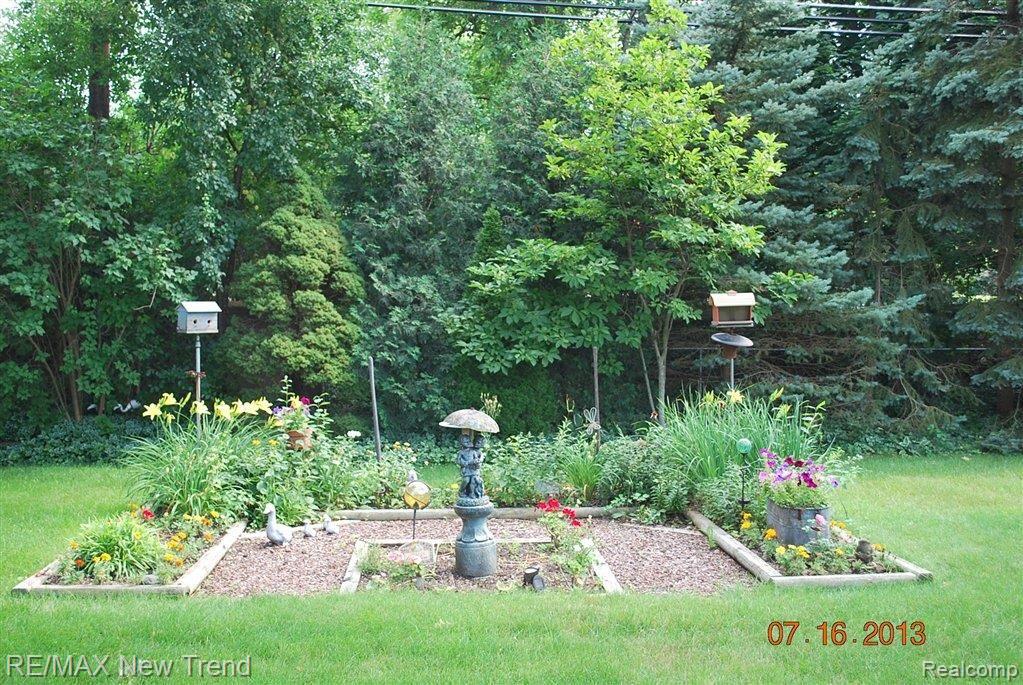 32361 Red Clover Road Farmington, MI 48334 - Photo 14 of 14 Rear Yard #2.JPG