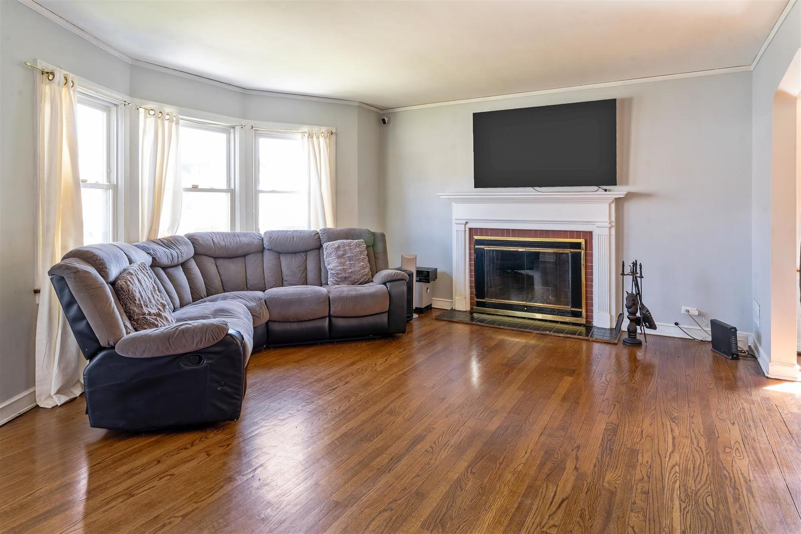 8108 South Wood Street Chicago, IL 60620 - Photo 2 of 20