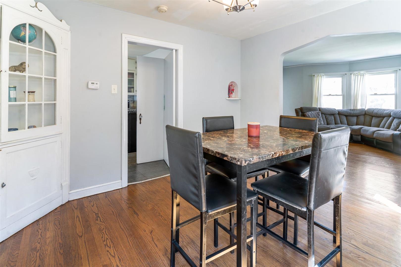 8108 South Wood Street Chicago, IL 60620 - Photo 6 of 20