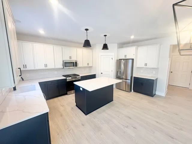 $639,900 | 5871 Valley Point Drive Southeast, Caledonia, MI 49316