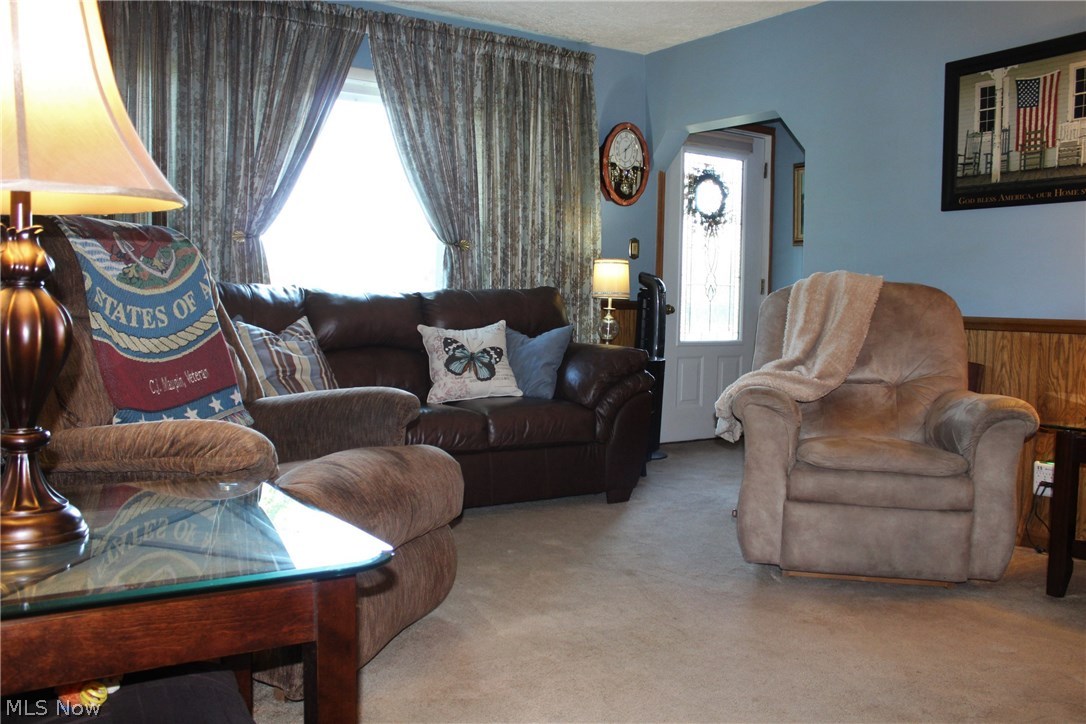 2899 Kendall Road Akron, OH 44321 - Photo 7 of 21 Living Room