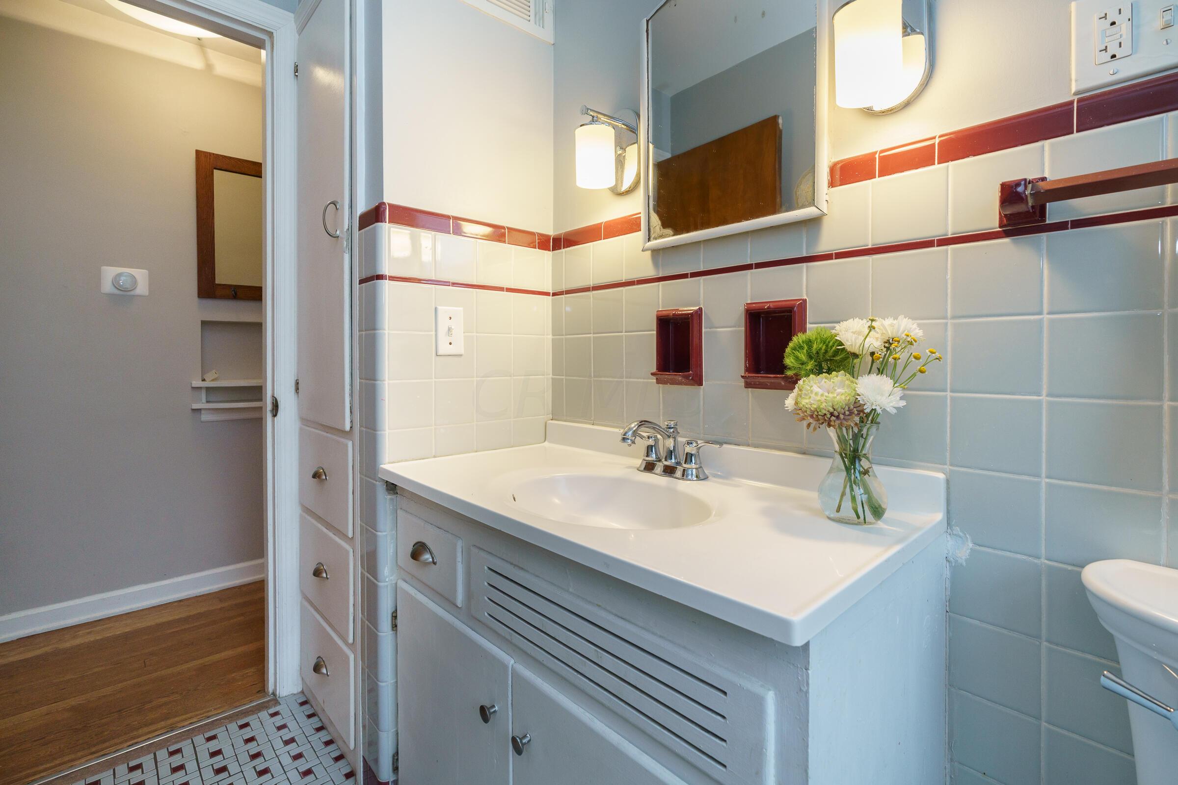 2758 Wellesley Road Columbus, OH 43209 - Photo 17 of 36 Bathroom