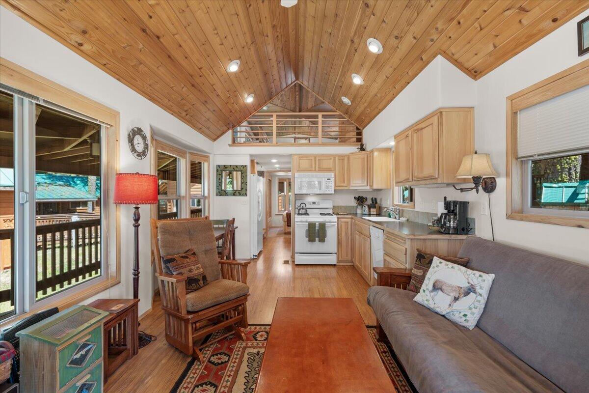 7979 Hyatt Prairie Road, Unit 43 Ashland, OR 97520 - Photo 8 of 35 Gallery Image 8