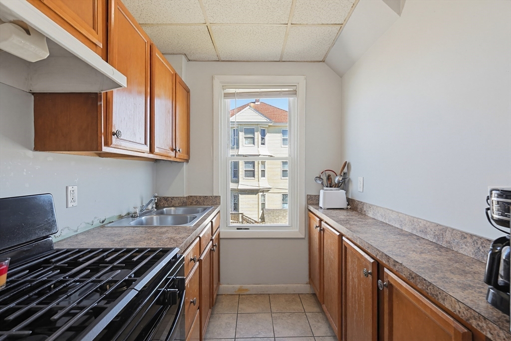 464 Birch Street Fall River, MA 02724 - Photo 8 of 35