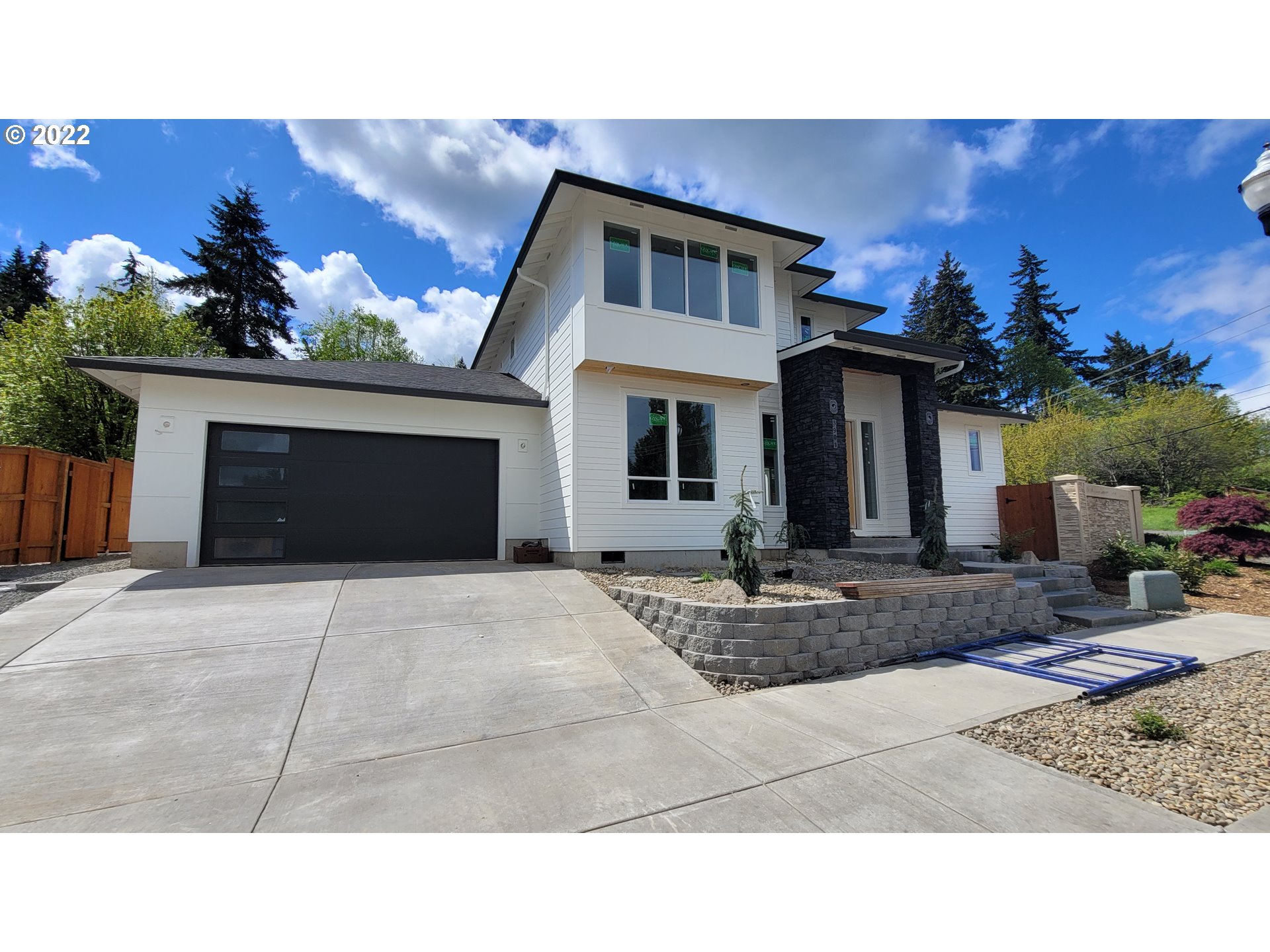 3901 South Hay Field Circle Ridgefield, WA 98642 - Photo 2 of 30 a black and white photo of a house