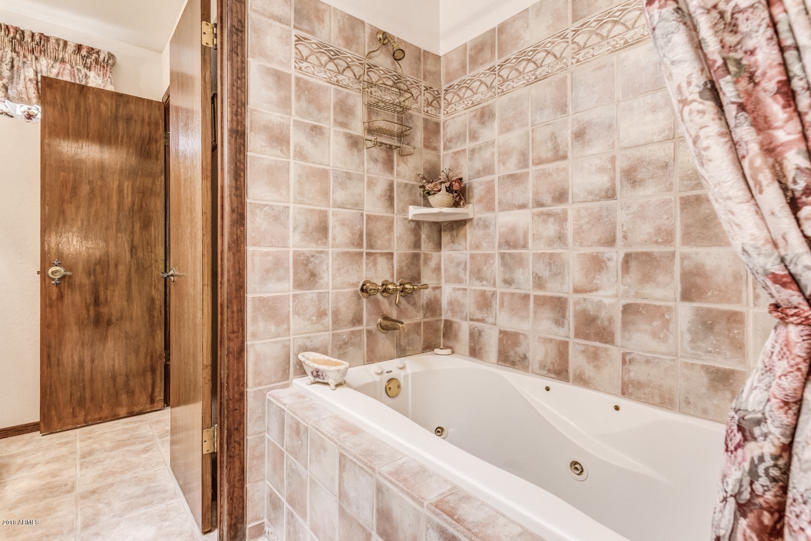 8619 East Valley View Road Scottsdale, AZ 85250 - Photo 9 of 18 Valley View (14)