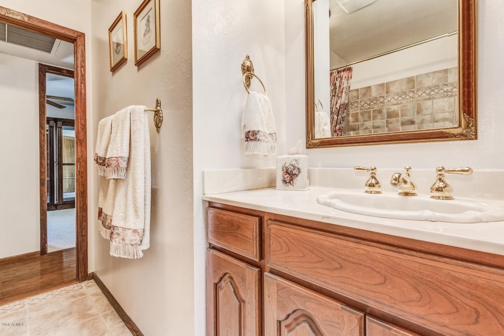 8619 East Valley View Road Scottsdale, AZ 85250 - Photo 10 of 18 Valley View (15)