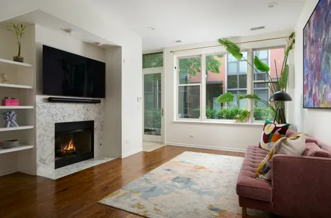 $525,000 | 952 North Crosby Street, Chicago, IL 60610