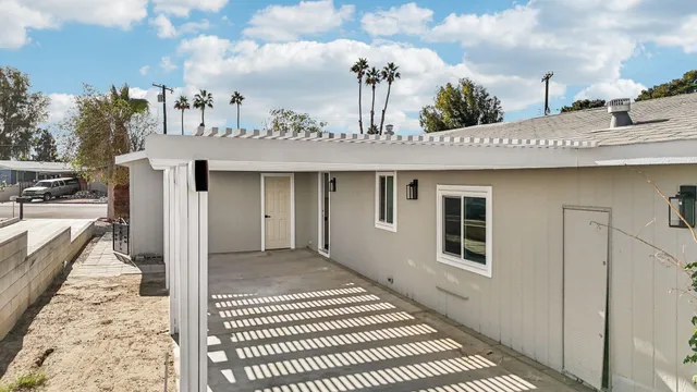 a view of back yard of the house