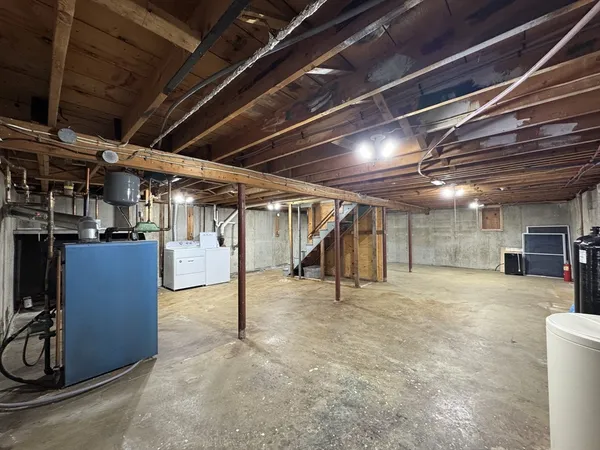 $649,000 | 144 Main Street, Kingston, NH 03848