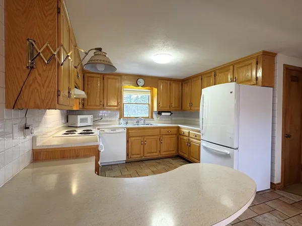 $649,000 | 144 Main Street, Kingston, NH 03848