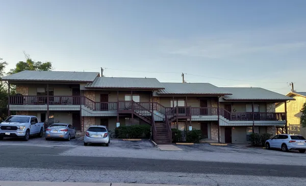 $1,025 | 1600 Stoney Ridge Court, Unit 10, Marble Falls, TX 78654
