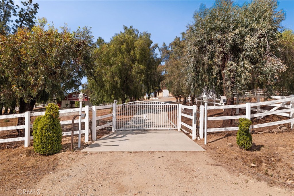 16620 Rocky Glen Road Perris, CA 92570 - Photo 4 of 72 a view of a wooden chairs and iron fence