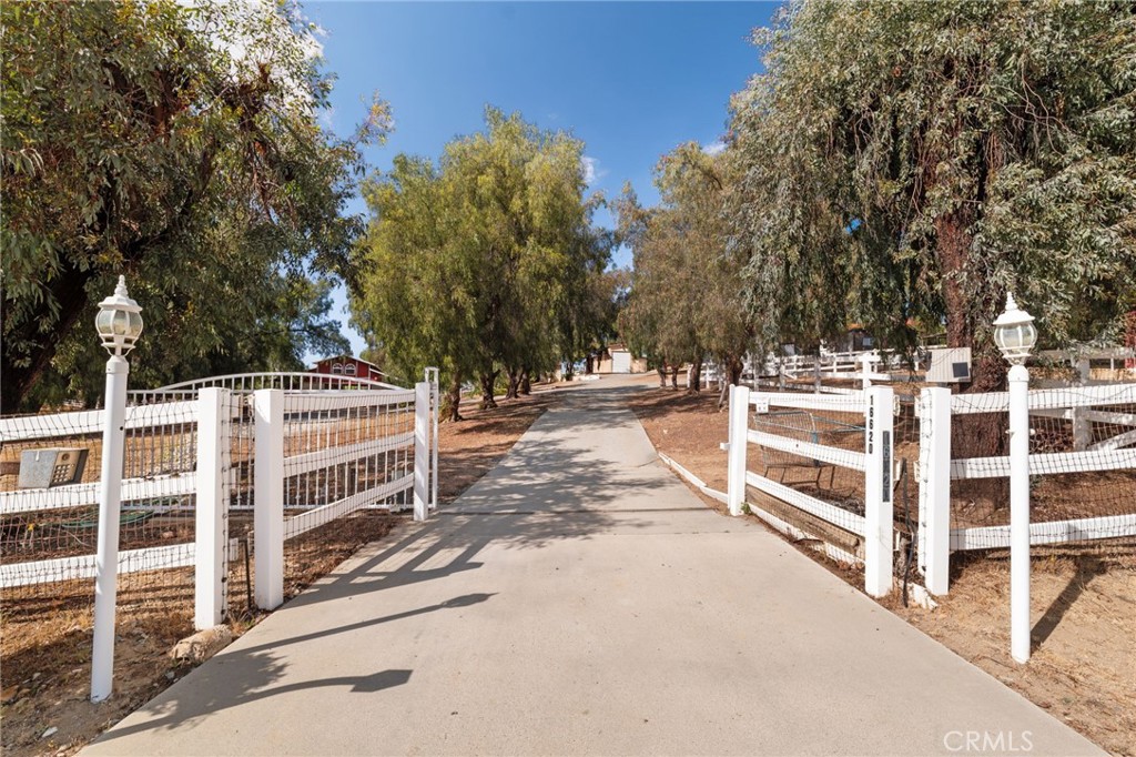 16620 Rocky Glen Road Perris, CA 92570 - Photo 5 of 72 a view of a house with wooden fence