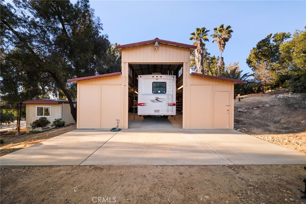 16620 Rocky Glen Road Perris, CA 92570 - Photo 57 of 72 a front view of a house with a yard