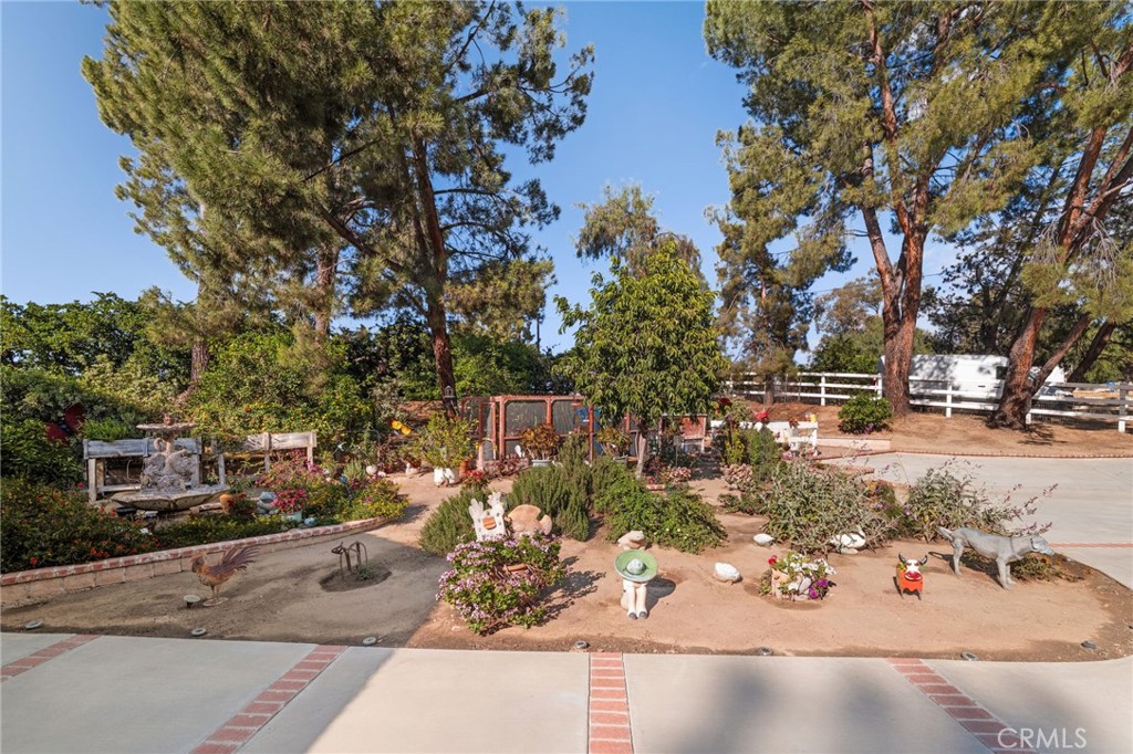 16620 Rocky Glen Road Perris, CA 92570 - Photo 9 of 72 a view of outdoor space and yard