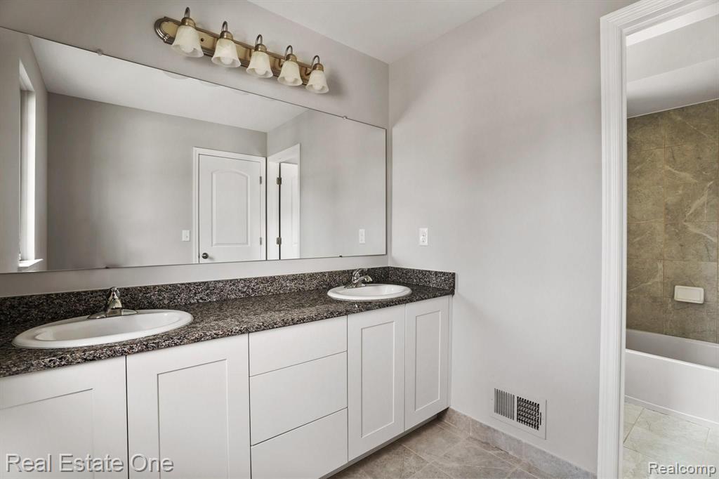 3856 Somerset Circle Rochester Hills, MI 48309 - Photo 22 of 27