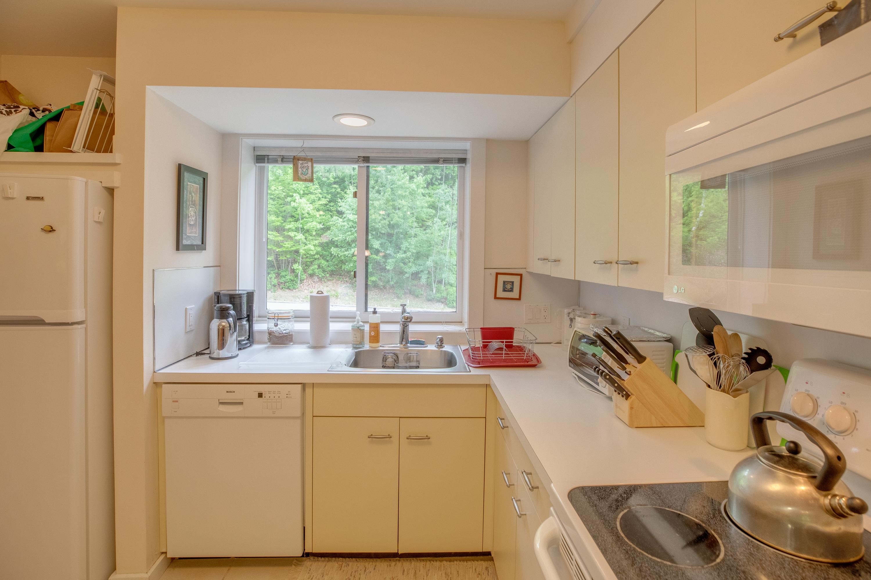 37 Clearbrook Road, Unit 2 Lincoln, NH 03251 - Photo 11 of 31