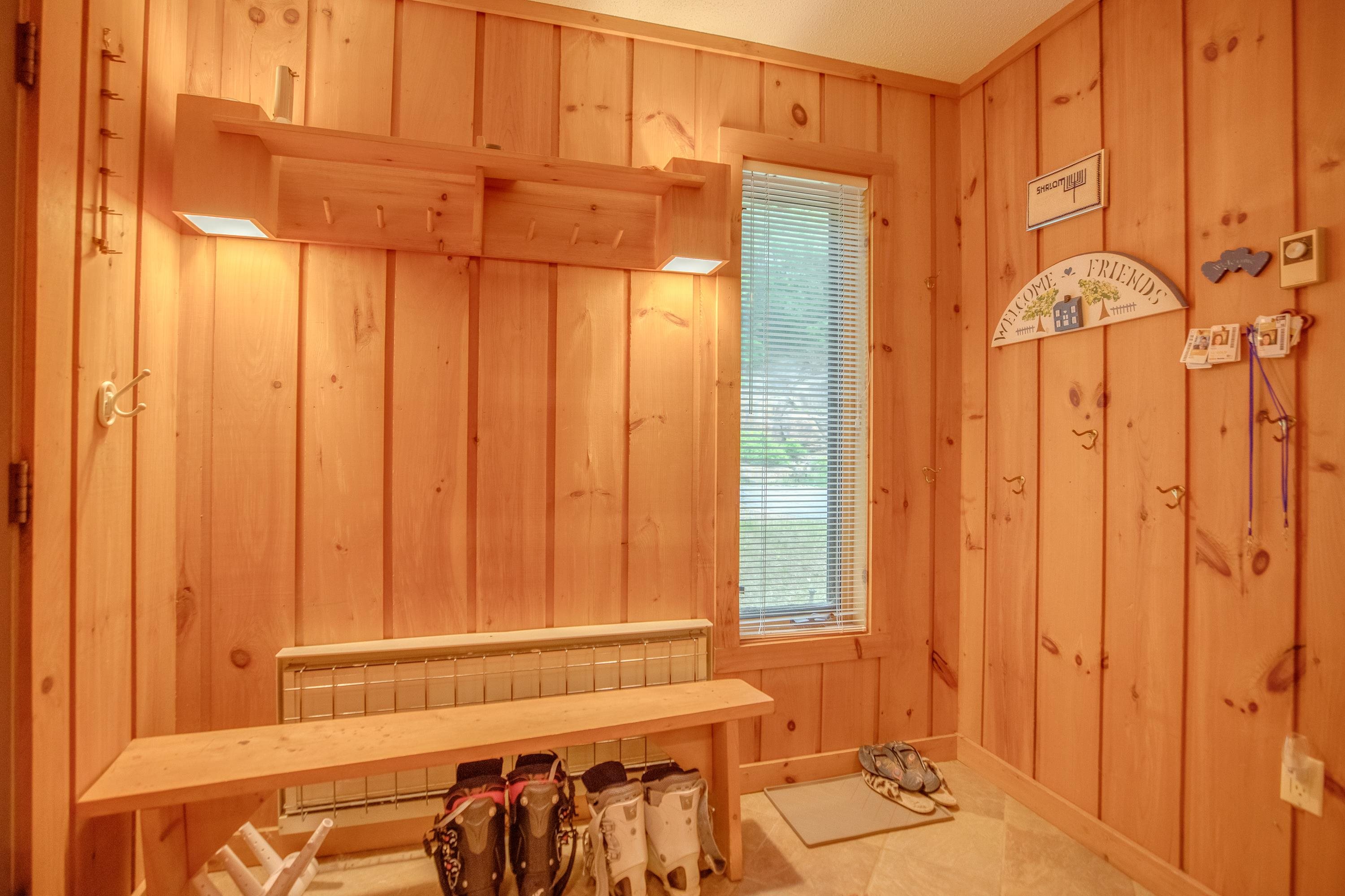 37 Clearbrook Road, Unit 2 Lincoln, NH 03251 - Photo 5 of 31