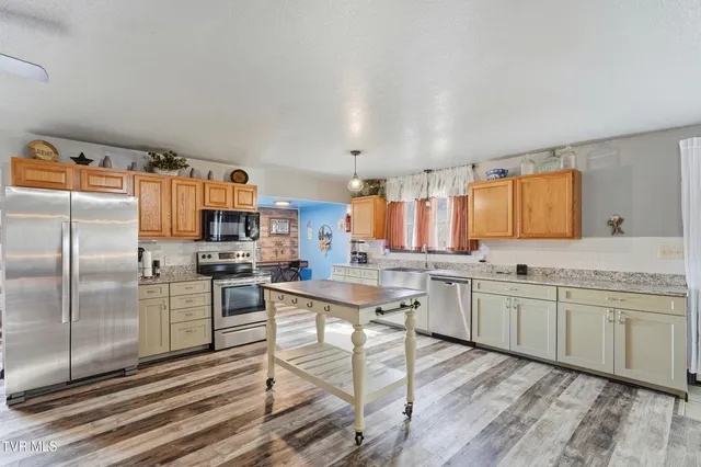 $305,000 | 28375 Poor Valley Road, Saltville, VA 24370