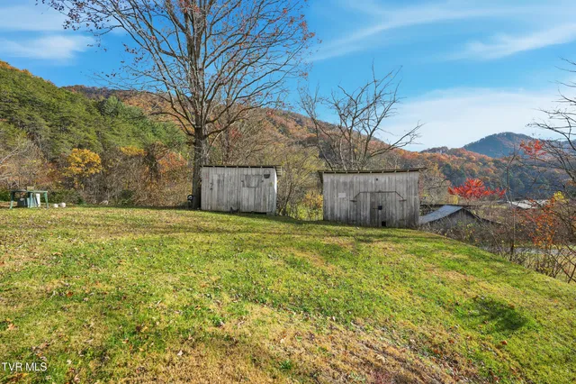 $305,000 | 28375 Poor Valley Road, Saltville, VA 24370