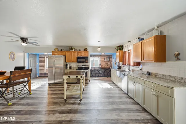 $305,000 | 28375 Poor Valley Road, Saltville, VA 24370