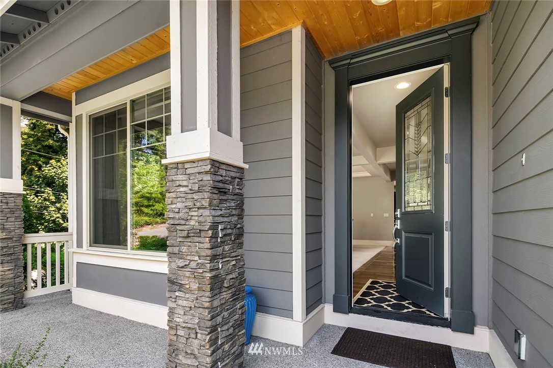 984 Kitsap Avenue Northeast Renton, WA 98059 - Photo 2 of 25