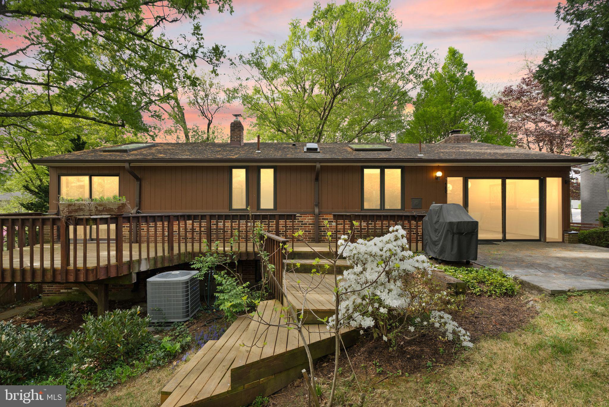 5927 Onondaga Road Bethesda, MD 20816 - Photo 4 of 37 Gallery Image 4