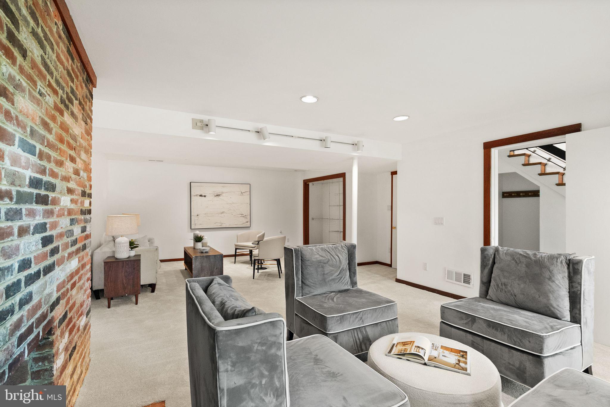 5927 Onondaga Road Bethesda, MD 20816 - Photo 8 of 37 Gallery Image 8