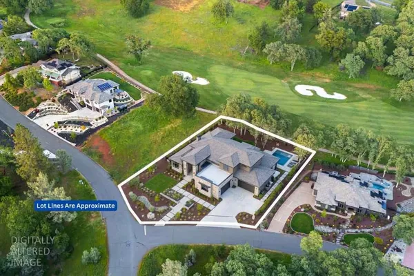 a view of a tennis court