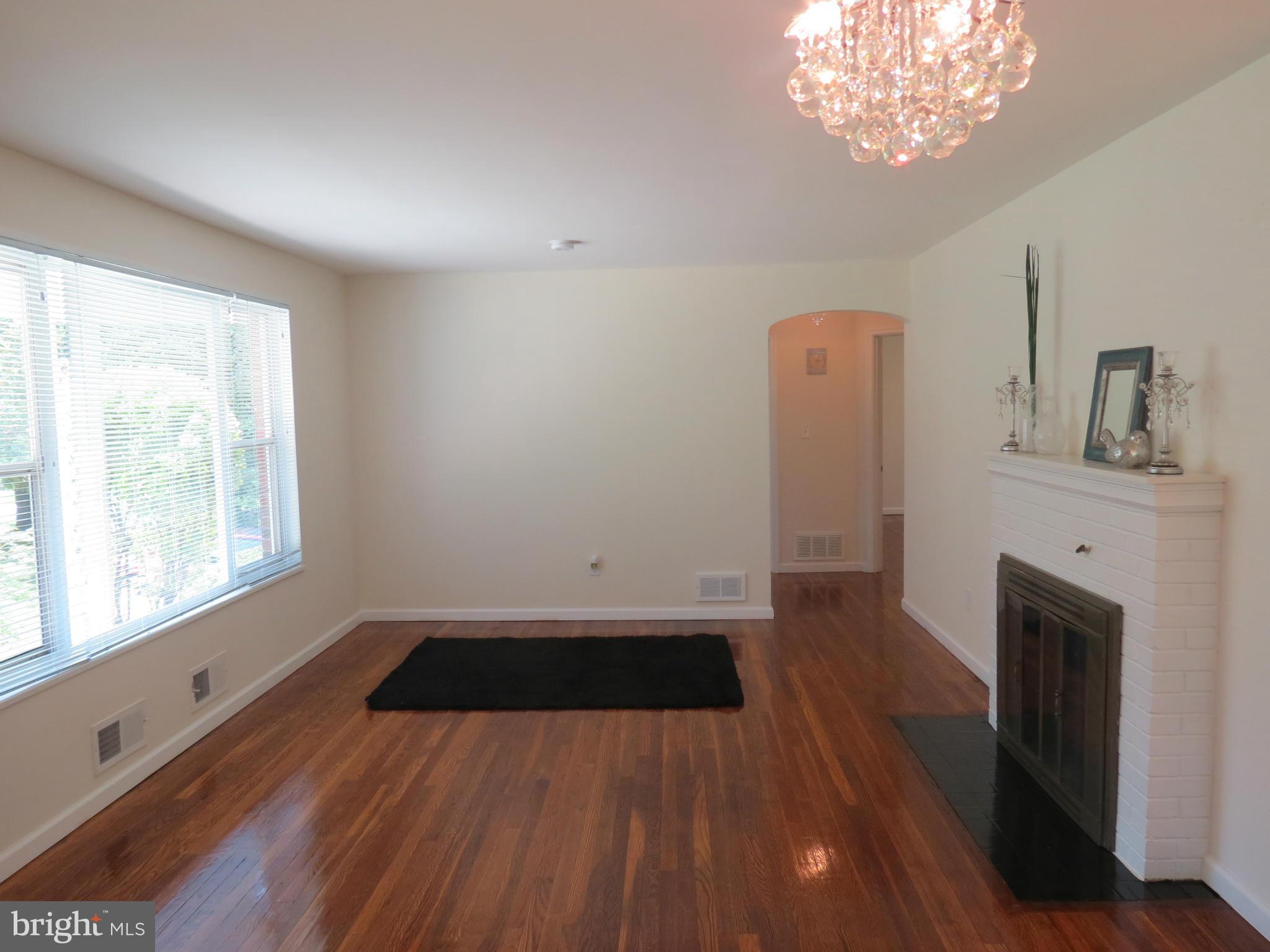 1304 Dilston Road Silver Spring, MD 20903 - Photo 3 of 22 Living Room