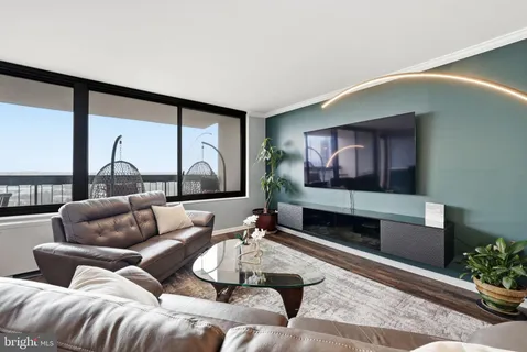 $369,900 | 3701 South George Mason Drive, Unit 1813N, Falls Church, VA 22041