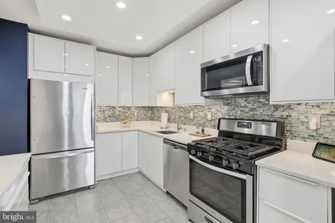 $369,900 | 3701 South George Mason Drive, Unit 1813N, Falls Church, VA 22041