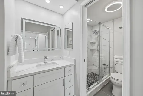 $369,900 | 3701 South George Mason Drive, Unit 1813N, Falls Church, VA 22041