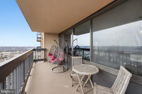 $369,900 | 3701 South George Mason Drive, Unit 1813N, Falls Church, VA 22041