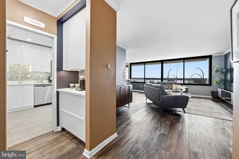 $369,900 | 3701 South George Mason Drive, Unit 1813N, Falls Church, VA 22041