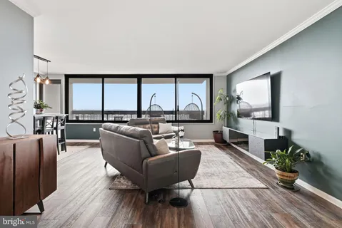 $369,900 | 3701 South George Mason Drive, Unit 1813N, Falls Church, VA 22041