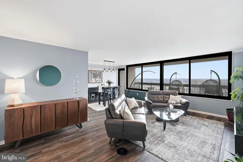 $369,900 | 3701 South George Mason Drive, Unit 1813N, Falls Church, VA 22041