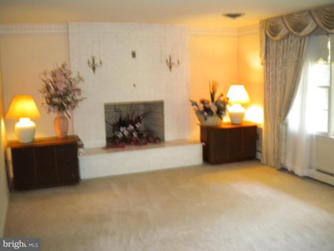 6506 Springbrook Lane Clinton, MD 20735 - Photo 4 of 17 Living Room